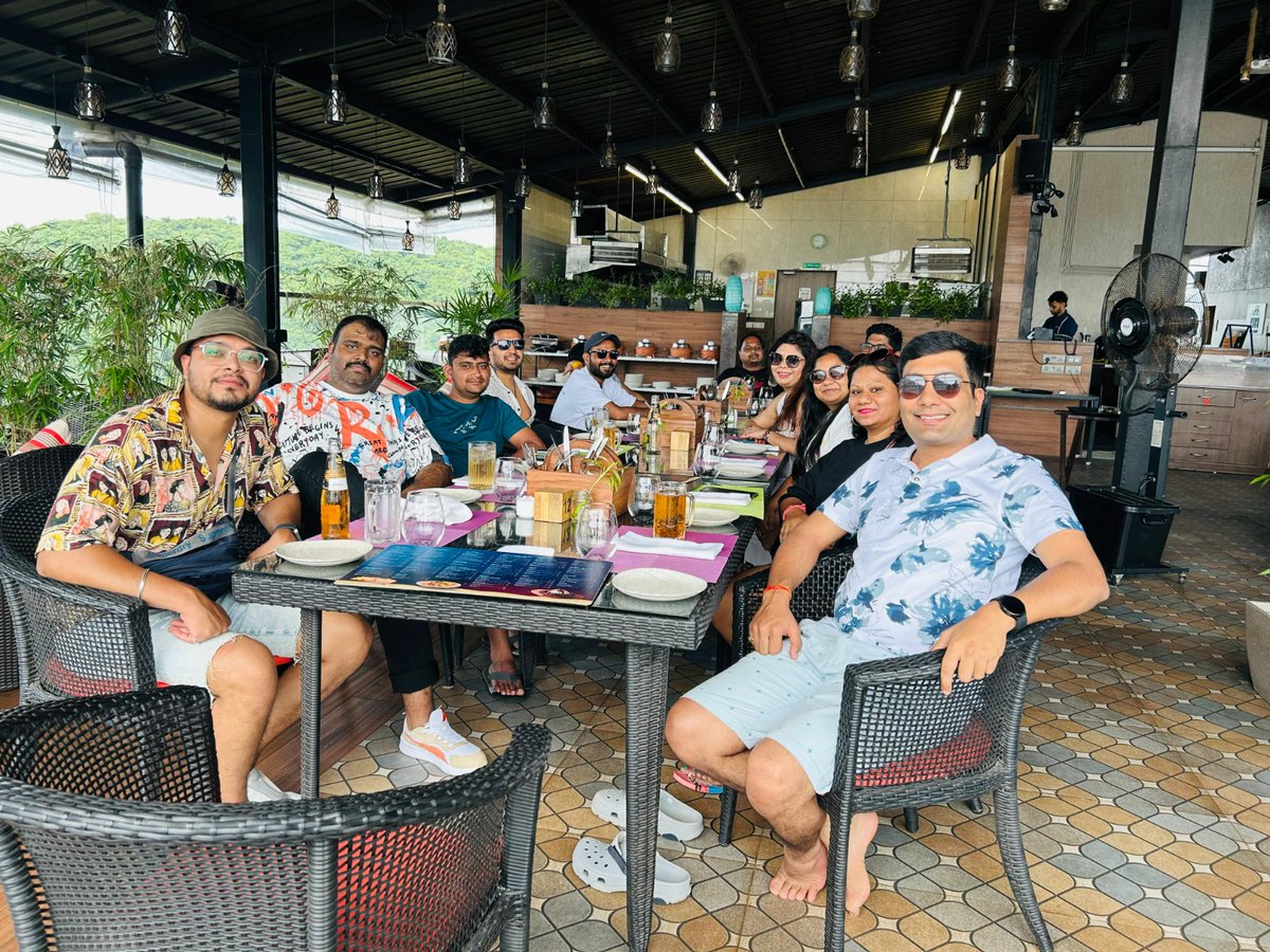 DataRubix's tweet image. Celebrating the Sultans of Rubix! Our top Bank &amp;amp; Corporate Sales teams that topped the Rubix revenue charts for FY24 celebrated their success in Goa! Huge congrats to our champions for setting the bar high! #Rubix #TeamworkMakesTheDreamWork #GoaTrip #SalesExcellence
