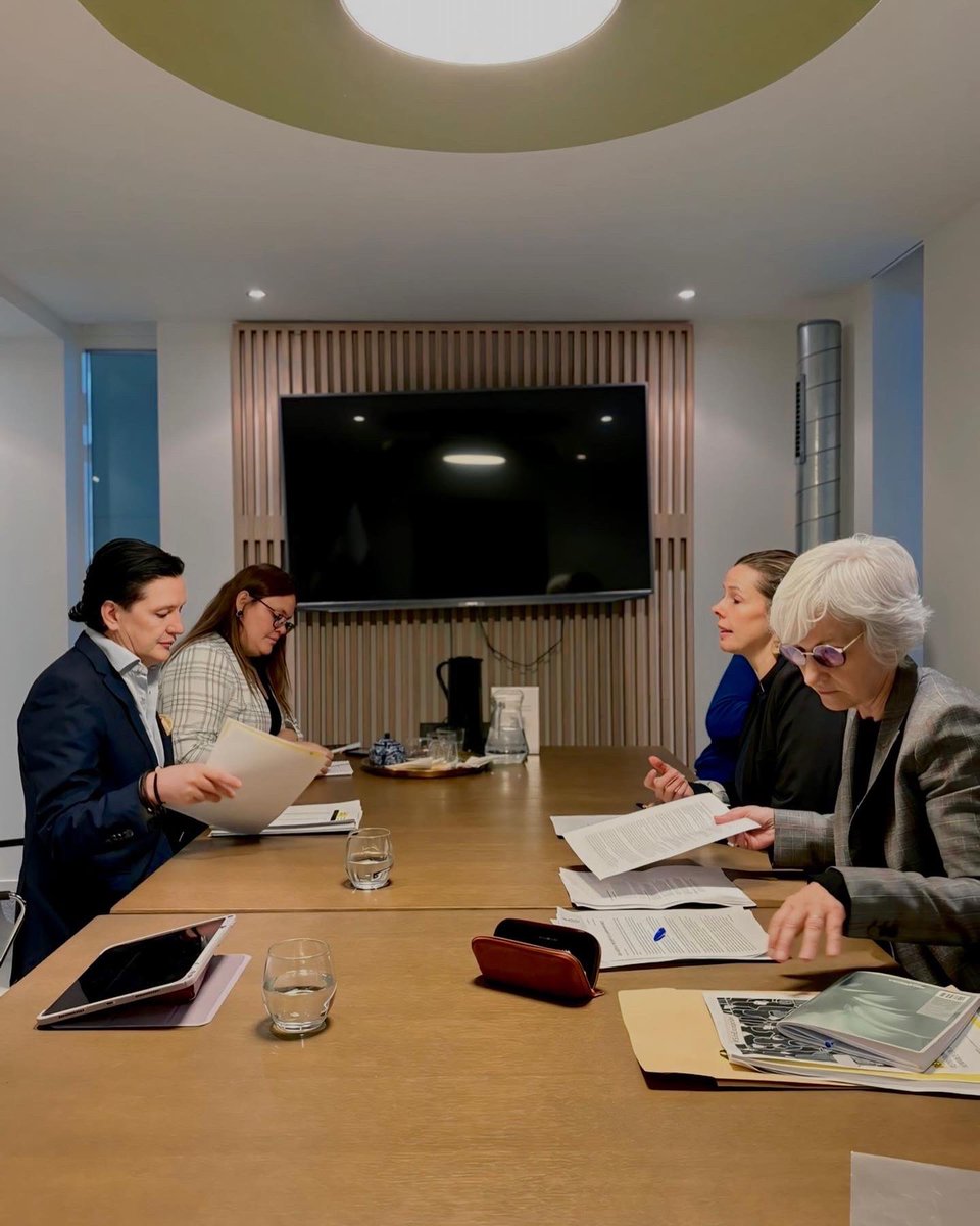 DDHH_SV's tweet photo. Hoy, en reunión @andresguzm en compañía de @EESAenBelgica con @amnestybe no solo solventamos sus dudas, logramos una agenda constructiva para el bienestar de 🇸🇻 La #CDDHH es una oficina abierta al diálogo, trabajando en favor de las víctimas de las pandillas y el pueblo🇸🇻 https://t.co/bRK0LVUfmX