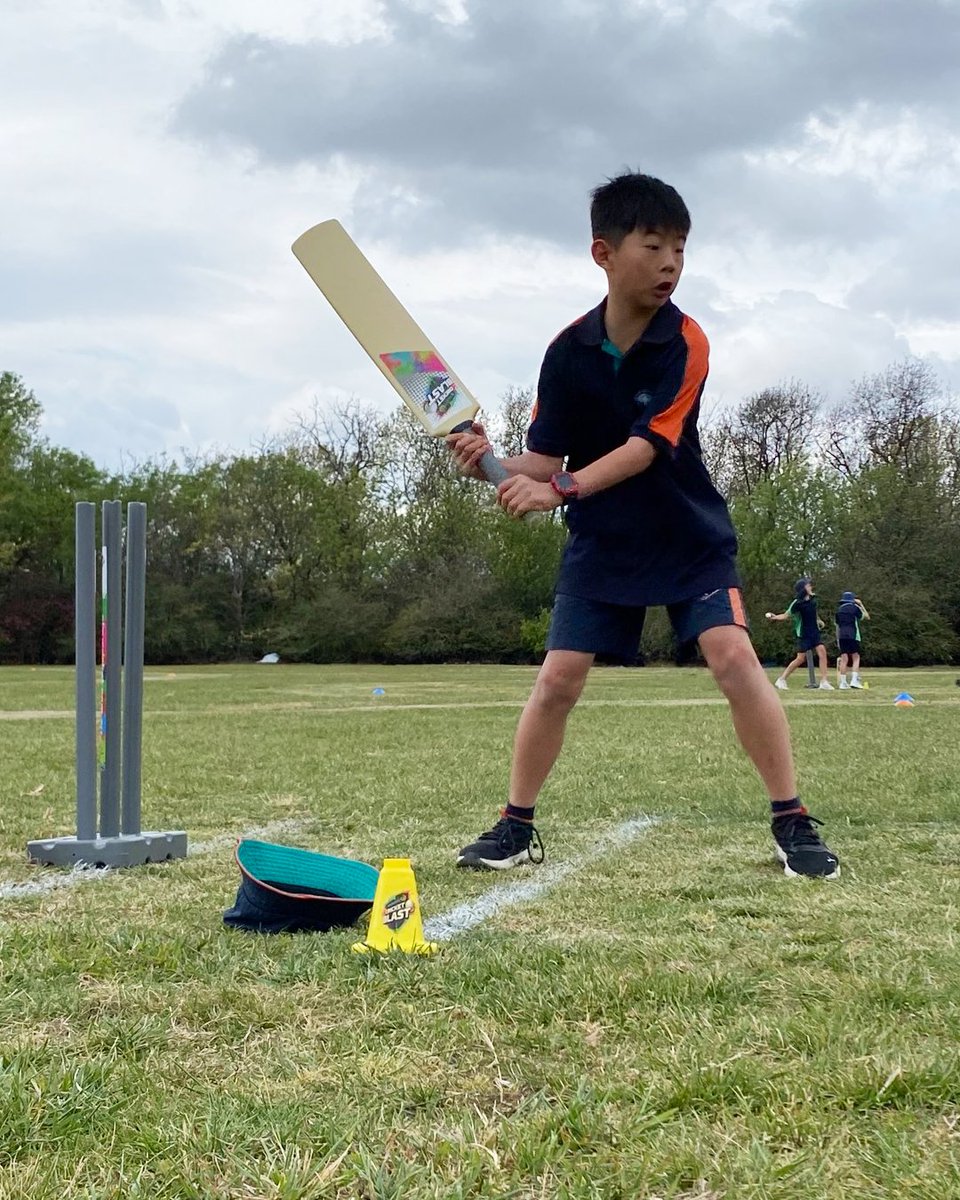 CricketAus's tweet photo. Backyard cricket on the lawns of the National Library in Canberra?! 

Games on the Green saw primary school children flock to pick up a bat and ball, with nearly 400 kids participating in the annual event run by CA, @thelbwtrust, @CricketACT &amp; @nlagovau. https://t.co/Rpr90hUmOL