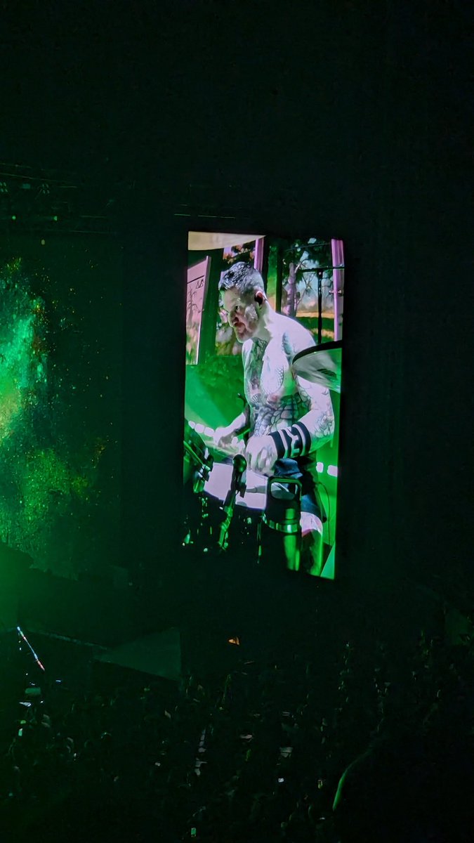 Santyperron23's tweet photo. Puro pinche FALL OUT BOY https://t.co/JqFK146vxZ