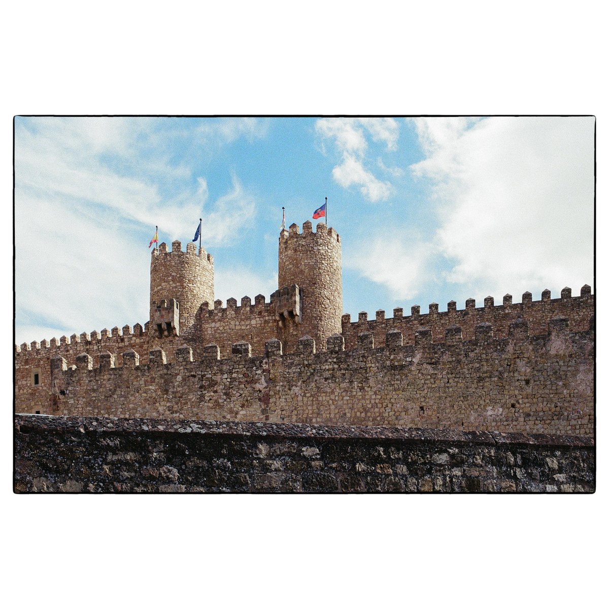 CarlosCarreter's tweet photo. https://t.co/EKdKeadNSs

2024, from my #recenttrip to #sigüenza #spain #castle #travelphotography

📷 #canoneos3 #canon #eos3 #ef40mm
🎞 #kodakultramax400 #kodak #ultramax400

#filmphotography #believeinfilm #analogphotography #filmisnotdead #hablandoenplata https://t.co/F5NAFKQBQg