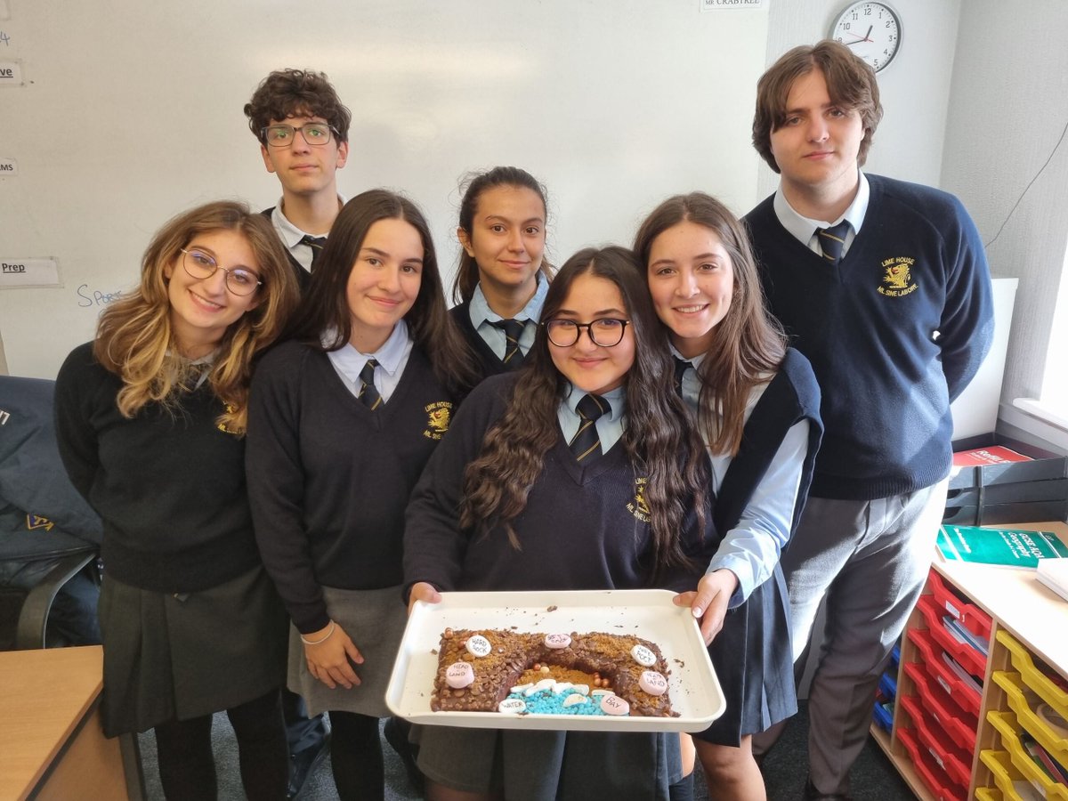 Our Yr11 students have created some fantastic Coastal Landform cake models this morning during their lesson. Students were tasked with designing, creating and then presenting their cake displays to the rest of the group before tucking in at the end!