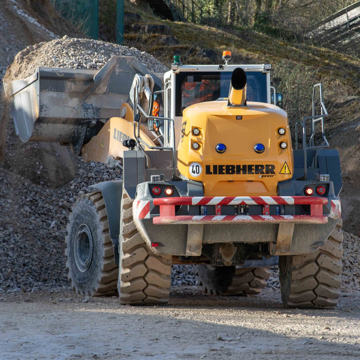 Liebherr_GB's tweet photo. Rentals largest loader in its fleet is the Liebherr L 586 XPower®.

The machine is ready to get to work and is available on long or short-term rental deals.

Call:
S. England: Sarah 07850914449
C. England &amp; Wales: Gareth 07701316004
N. England &amp; Scotland: Peter 07780188751 https://t.co/qOvyQseiRG