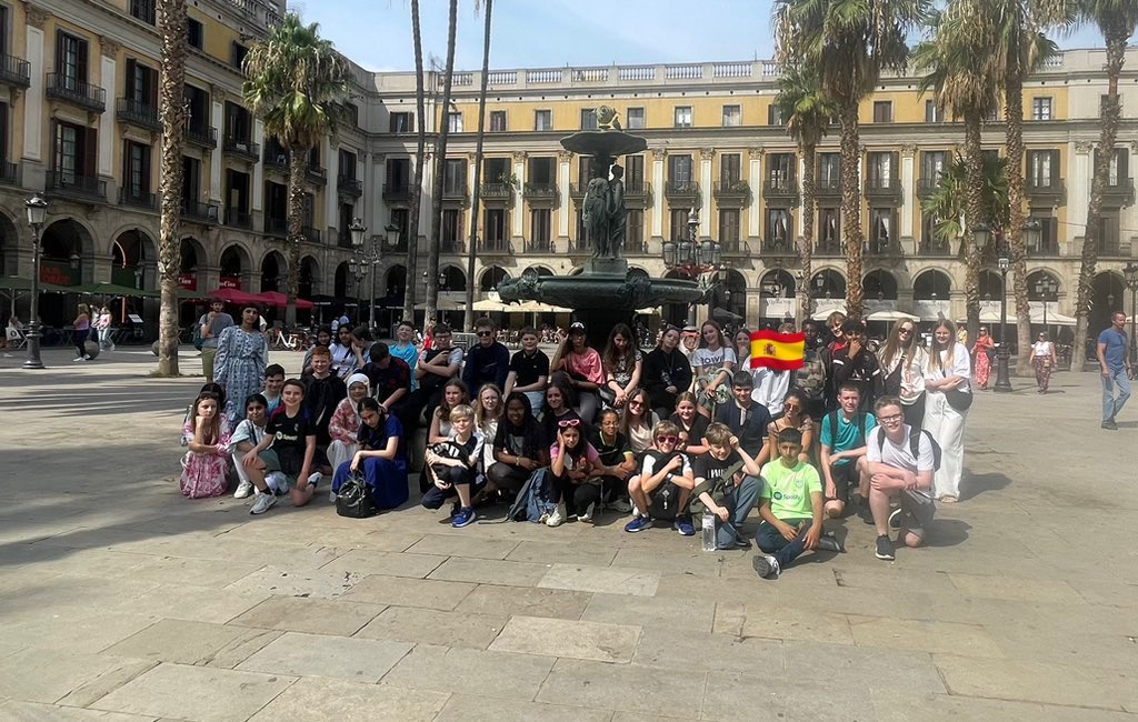 Can’t think of a better way to celebrate #EuropeanDayOfLanguages than be returning from Spain with 47 super students. Thanks to Mr Garvey, Miss Lockett, Miss Jackson &amp; Mr Wilson for all their support this week &amp; of course to our super students. You’ve been incredible 🙌🌅🎢☀️🏖️🇪🇸