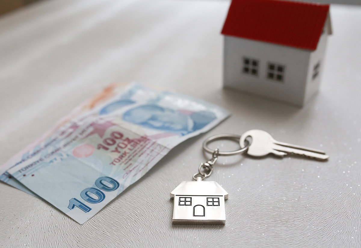 FinansMynet's tweet photo. DASK Koordinatörü Erdal Turgut, doğal afetlerde DASK poliçesi olan her eve 150 bin liralık acil ihtiyaç ödemesi yapılacağını açıkladı.

Yılbaşında yürürlüğe girmesi planlanan Zorunlu Afet Sigortası ile kapsam genişletilerek göktaşı ve obruk zararları da güvence altına alınacak. https://t.co/DPC1MubfRq