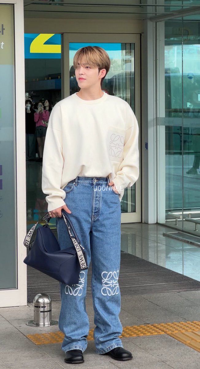 JOONHEE_9's tweet photo. 240926 ICN 🛫

잘 갔다와요~♥️🍒♥️

#세븐틴 
#SCOUPS #에스쿱스
#승철 #최승철 
#SCOUPSxLoeweSS25 
#LoeweSS25 
#ParisFashionWeek https://t.co/k87DFRY84A