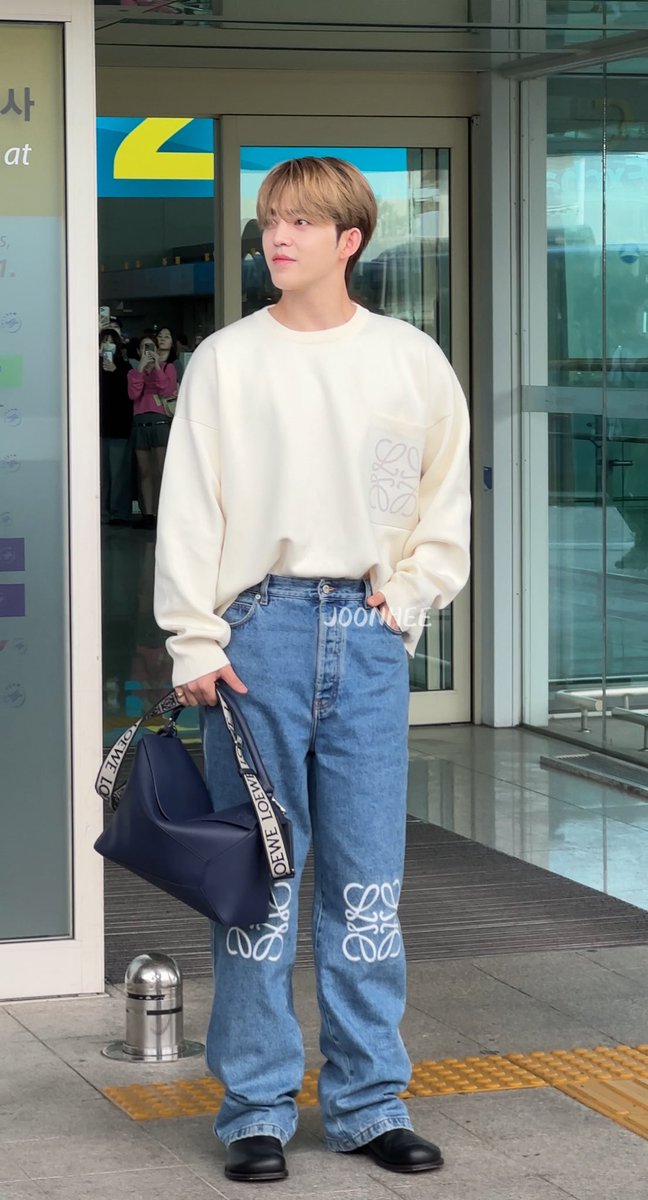 JOONHEE_9's tweet photo. 240926 ICN 🛫

잘 갔다와요~♥️🍒♥️

#세븐틴 
#SCOUPS #에스쿱스
#승철 #최승철 
#SCOUPSxLoeweSS25 
#LoeweSS25 
#ParisFashionWeek https://t.co/k87DFRY84A
