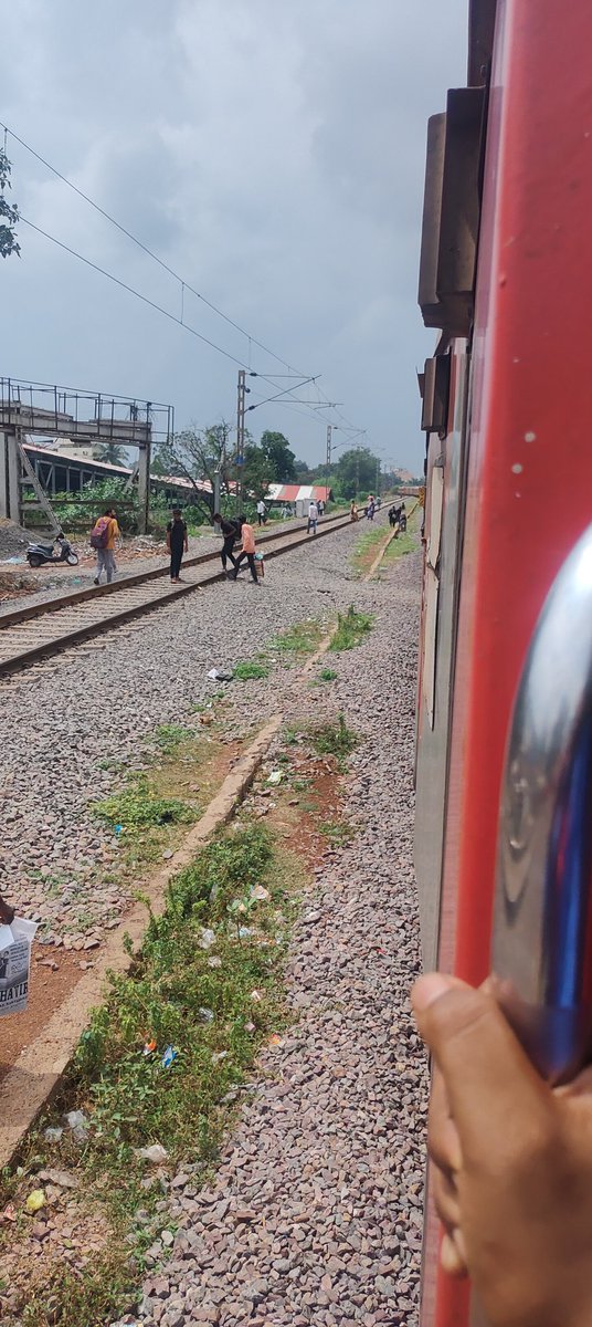 GulshanSunani's tweet photo. @AshwiniVaishnaw  @RailwaySeva  
Such a shameful delay https://t.co/4w1gAZTZgd