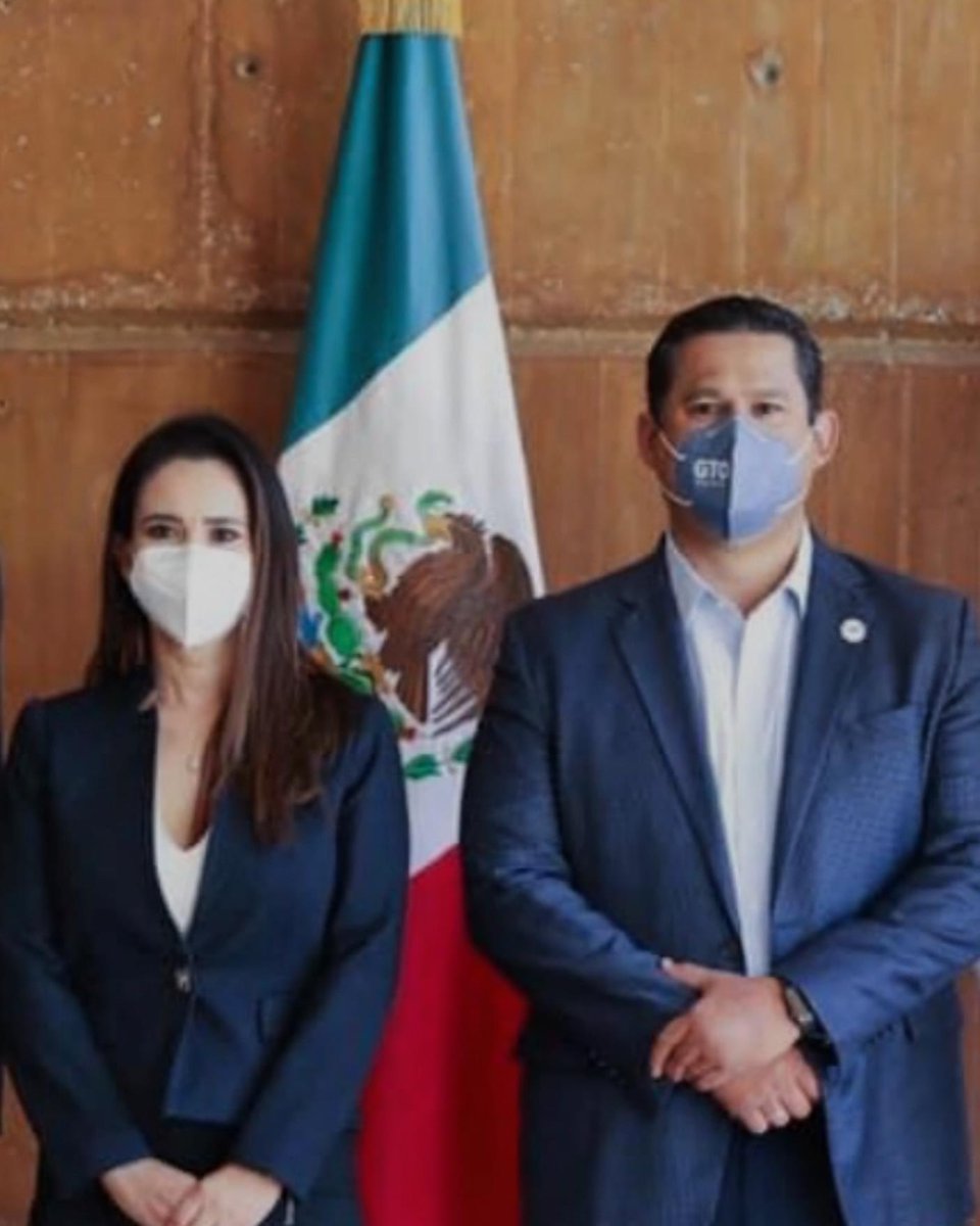 almacristina_rv's tweet photo. Gracias Gober @diegosinhue porque nunca te rajaste, soy testigo de que lo entregaste todo, que a pesar de las adversidades siempre fuiste un líder para todos los que necesitábamos impulso.  Te admiro, te respeto y estoy agradecida por tu entrega  a nuestro querido #Guanajuato. 💙 https://t.co/fOZtamHRtH
