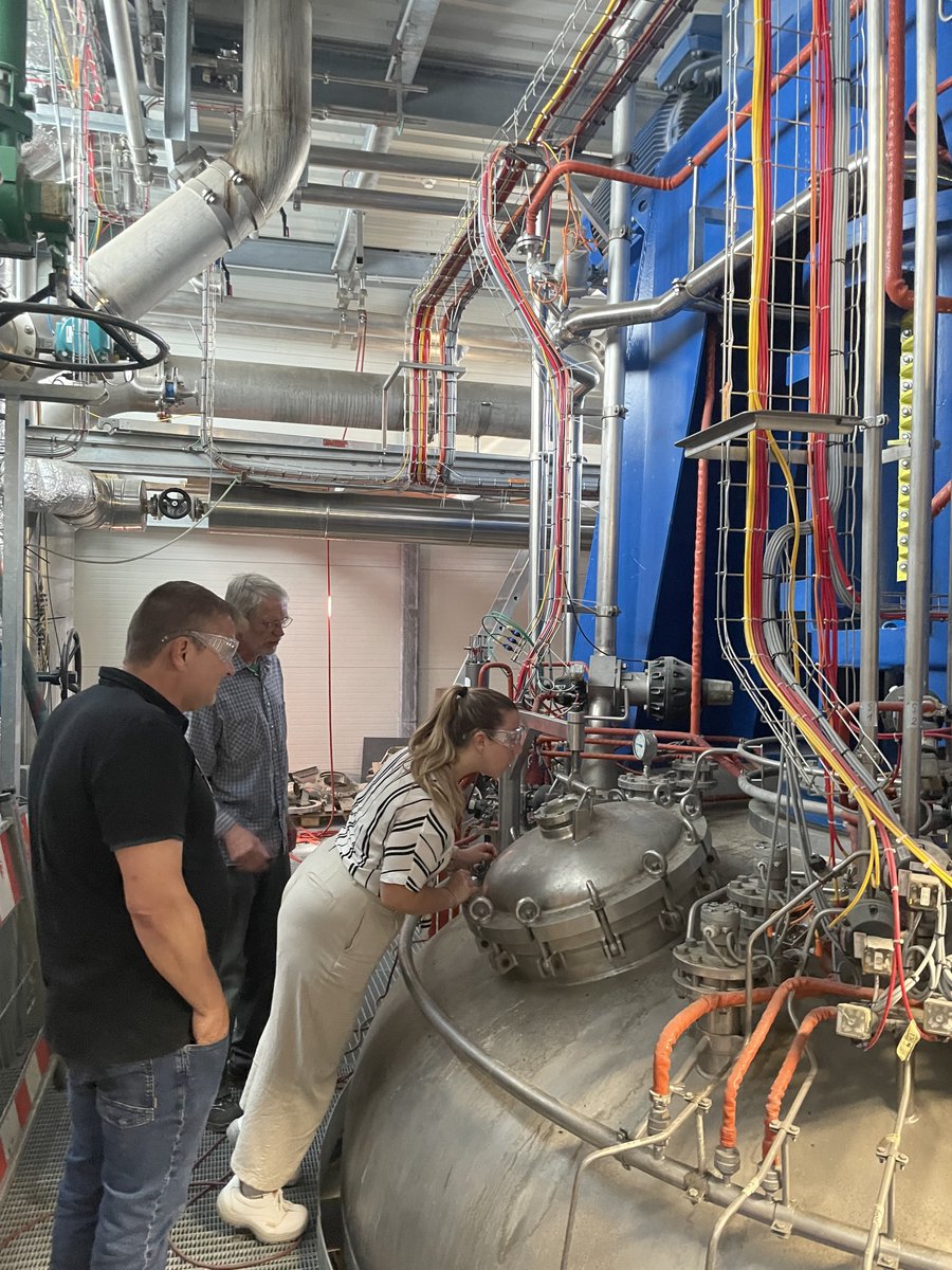 MedBiotechAAU's tweet photo. XL worms!

@Anderselegans and Veronica Montero checked out 120m3 👀 nematode cultures at e-nema in Germany.

The visit is part of a @Innofond project to use nematodes as a greener and smarter feed source in fish production 🍀🪱🐟

https://t.co/TaTAtyBAnr https://t.co/gEPRfHwvit