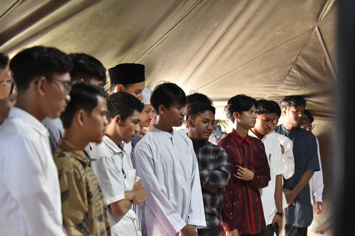 MAKHADACEH's tweet photo. ضمن المعرض المقام بالمناسبة الغالية #اليوم_الوطني_السعودي_94   تعرف الطلاب والطالبات على منتج فريد ومميز "القهوة السعودية" التي تعكس جزءًا من تاريخ المملكة وثقافتها.
#نحلم_ونحقق 
#جامعة_الإمام https://t.co/n2yGFC7eiv