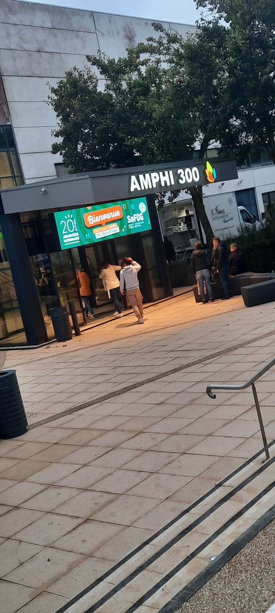 Présente aux 20eme journées nationales de la <a href="/sofog_officiel/">SoFOG</a> au palais des congrès du futuroscope pour ces 2 journées de mise en lumière de l'oncogeriatrie. <a href="/CHU_de_Poitiers/">CHU de Poitiers</a> <a href="/Prodicet/">Prodicet-UR24144</a> <a href="/UnivPoitiers/">Université de Poitiers</a>