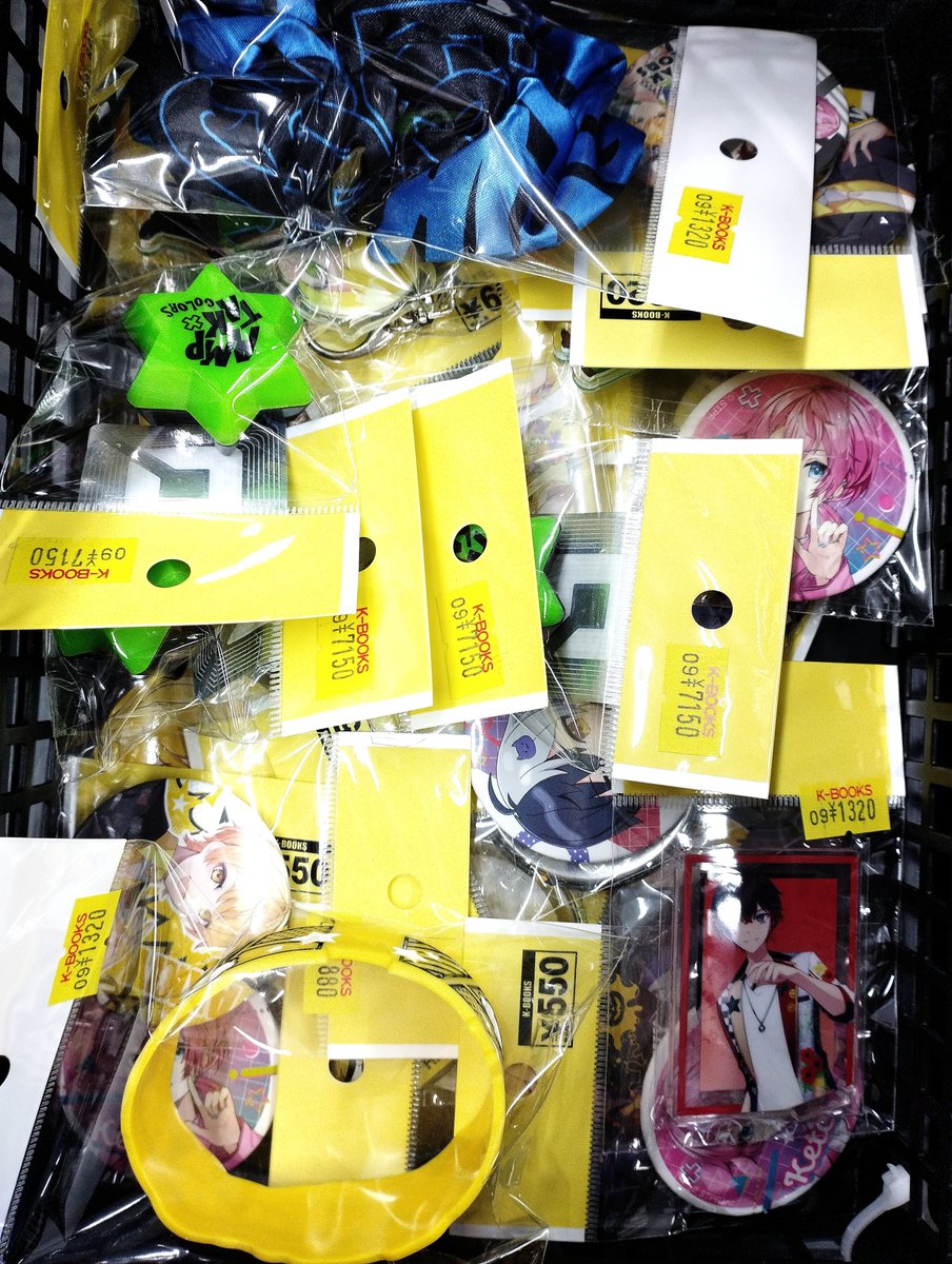 入荷情報】 AMPTAK×COLORS 缶バッジやトレカ、フォトカード