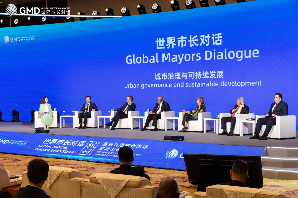 JiandeVision's tweet photo. Six #mayors from six #countries gathered in #Hangzhou! Before the Global Mayors Dialogue, #foreignguests experienced the charm of #intangibleheritage. The enchanting #guzheng and stories told through #calligraphy set the stage for future-shaping dialogues! https://t.co/Huq3UHDTKm