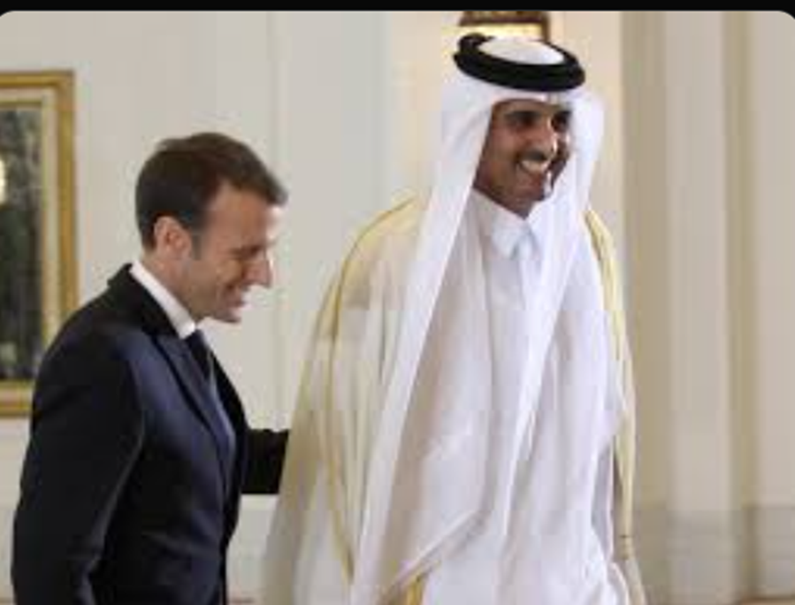 olivia220's tweet photo. Il n'y a que moi que cela choque que le Président des #français ou des #françaisdeletranger #collaborent avec les #ennemis de la #France mais également les #ennemis de mon pays #Israel ???
Va-t'il réserver les #mêmessourires à notre premier ministre #israélien @Netanayou ou il les réserve juste pour les #ennemis de la #France et d'#Israel ???
Parce que soit c'est moi qui ai un problème
Soit @EmmanuelMacron est bel et bien un #collaborateur et qu'il est le digne #successeur de #Petain quant à @jnbarrot on peut dire qu'il est le digne #successeur de #Laval.
Dites-moi parce que j'ai l'impression de devenir "folle".
Et les #organisationsjuives allez-vous continuer de #collaborer avec @EmmanuelMacron alors qu'il est contre nous ???
@Association_OJE @_LICRA_ @DILCRAH @ElnetFr @agirensemblefr @BnaiBrithFrance @Le_CRIF @ConsistoireFr @Consistoire @HaimKorsia
Et vous @Imam1chalghoumi ?
Et toi @CarolineYADAN ??
Aujourd'hui, il pleut dans nos coeurs de #citoyensfrançais quelque soit notre #religion comme il pleut dans le coeur des #francoisraéliens comme il pleut sur #Israel.