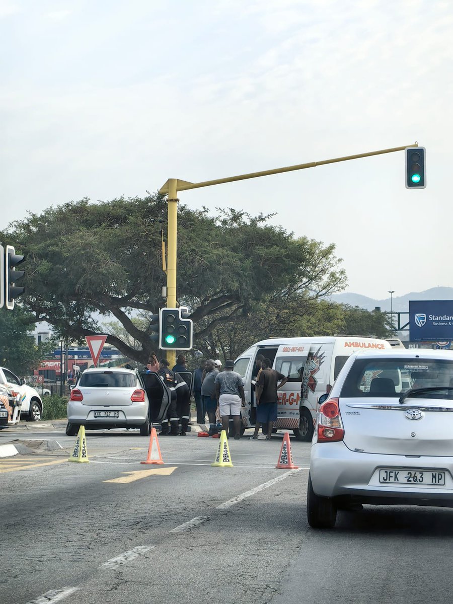 LokuhleFM's tweet photo. Be cautious when driving near the robots opposite Nelspruit Crossings as an accident has just happened there. #LokuhleFam https://t.co/Nbm502EyJF