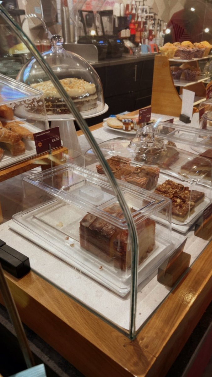 R0zinakhan's tweet photo. Another long day of teacher duties ahead with tonight's open eveningπ«ΆπΌ #TeacherLife #OpenEvening #CaffeinFix https://t.co/FkeVi0yNhr