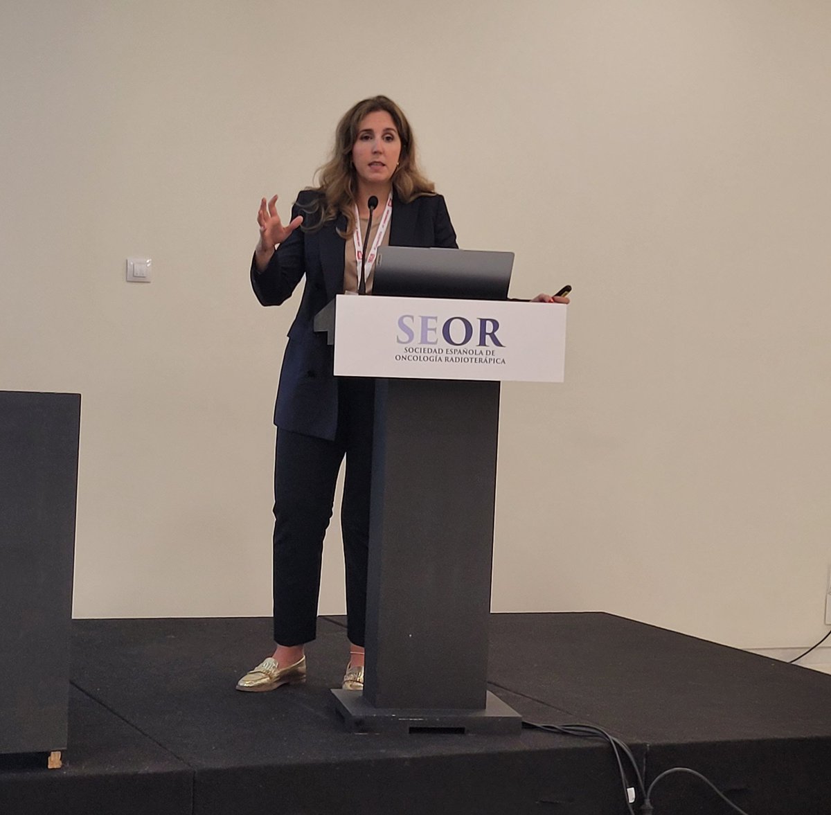 Brillante exposición sobre la terapia CAR-T en linfomas por la Dra. Alarcón en el #congresoSEOR2024. <a href="/SEOR_ESP/">SEOR.es</a>