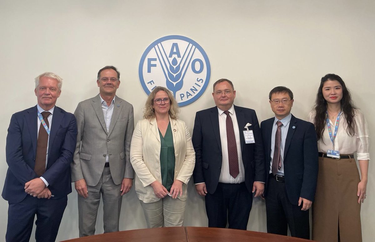 Excellent discussion on #fisheries and #aquaculture issues with new #Iceland ambassador Gudmundur Arnason, Deputy Perm. Rep. of I eland to <a href="/UNFAO/">FAO</a> Berlind Bragadottir, special advisor Stefan Asmundsson and Iceland’s DG international cooperation <a href="/elinrs/">Elin R. Sigurdardóttir</a> in <a href="/FAOfish/">Fisheries & Aquaculture</a> HQ