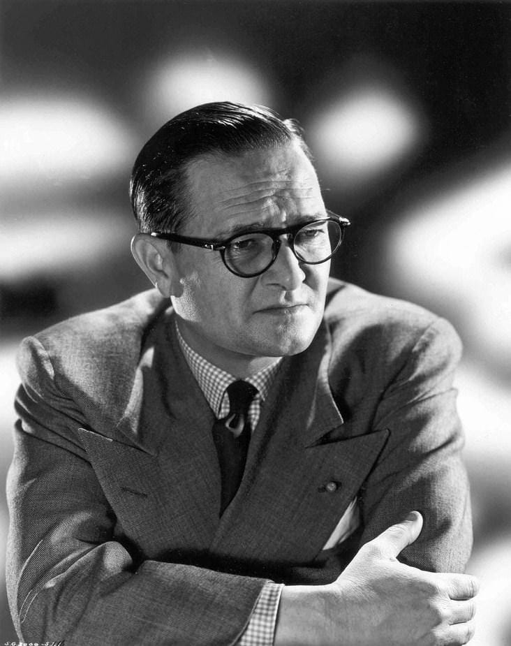 MarcoRavera1's tweet photo. La fotografia di Citizen Kane (Quarto potere), che si studia nei manuali di cinema e in testi universitari, fu curata da Gregg Toland morto a Hollywood il #26settembre 1948. https://t.co/Hx8s8Bek2s
#accaddeoggi #citizenkane #quartopotere #greggtoland #cinema #film #unocinema https://t.co/MGPZVhilVM