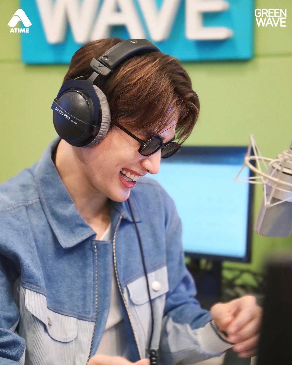 greenwave1065's tweet photo. เมื่อรุ่นพี่กับรุ่นน้อง สวนกุหลาบเค้ามาเจอกัน 🫶🏻💖

#Greenwave1065xGulf
#GulfKanawut
#DJP_U #ดีเจพียู #DJPU 
#WITHYOU
#GreenWave1065 https://t.co/616dK5pQcf