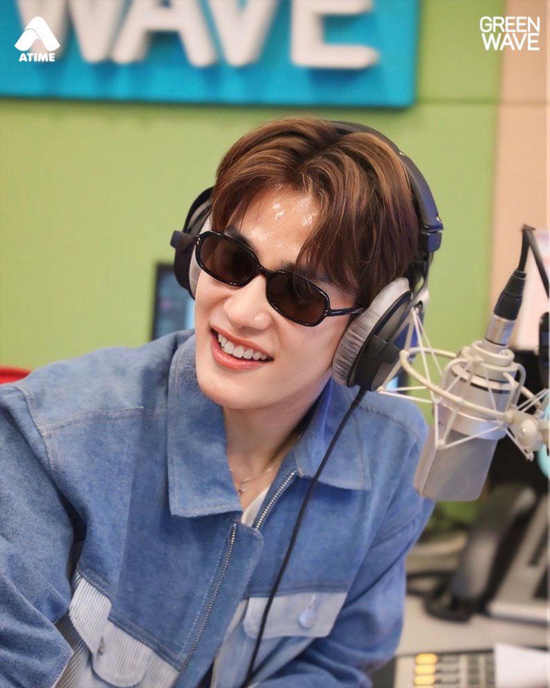greenwave1065's tweet photo. เมื่อรุ่นพี่กับรุ่นน้อง สวนกุหลาบเค้ามาเจอกัน 🫶🏻💖

#Greenwave1065xGulf
#GulfKanawut
#DJP_U #ดีเจพียู #DJPU 
#WITHYOU
#GreenWave1065 https://t.co/616dK5pQcf