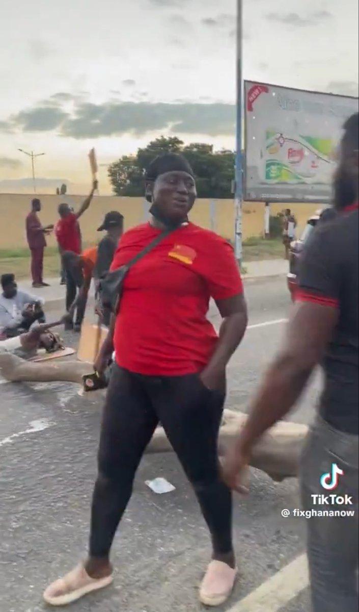 backyard_dj's tweet photo. Chale, hmmmm I’m not sure if any of you have taken the time to watch the protest videos.
But I decided  to watch majority of them tonight. 
A lot of people claiming they were innocent by standers but yet they were at the front lines of the chaos… https://t.co/j4ayoXEp6h