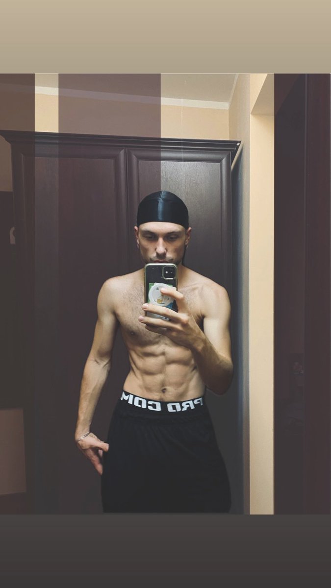 TonHeroff's tweet image. Вы у меня все спрашиваете почему я выпал из твиттора ( шучу, никто ни разу не спросил😏) залетаю в этот #нюдсочетверг чтобы похвастаџа новой банданой. Сделай ретвит и боженька благославит твой день 😌