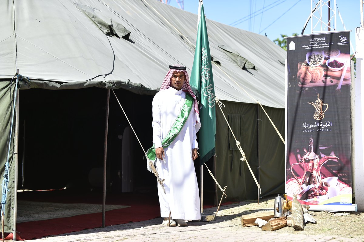 MAKHADACEH's tweet photo. ضمن المعرض المقام بالمناسبة الغالية #اليوم_الوطني_السعودي_94 تعرف منسوبو المعهد وطلابه وطالباته على نمط من أنماط السكن المتنقل في المملكة العربية السعودية "الخيمة" باعتبارها جزءًا لا يتجزأ من التراث السعودي الذي يجب المحافظة عليه وتعريف الآخرين به.
#نحلم_ونحقق 
#جامعة_الإمام https://t.co/TT6ROYAfXg