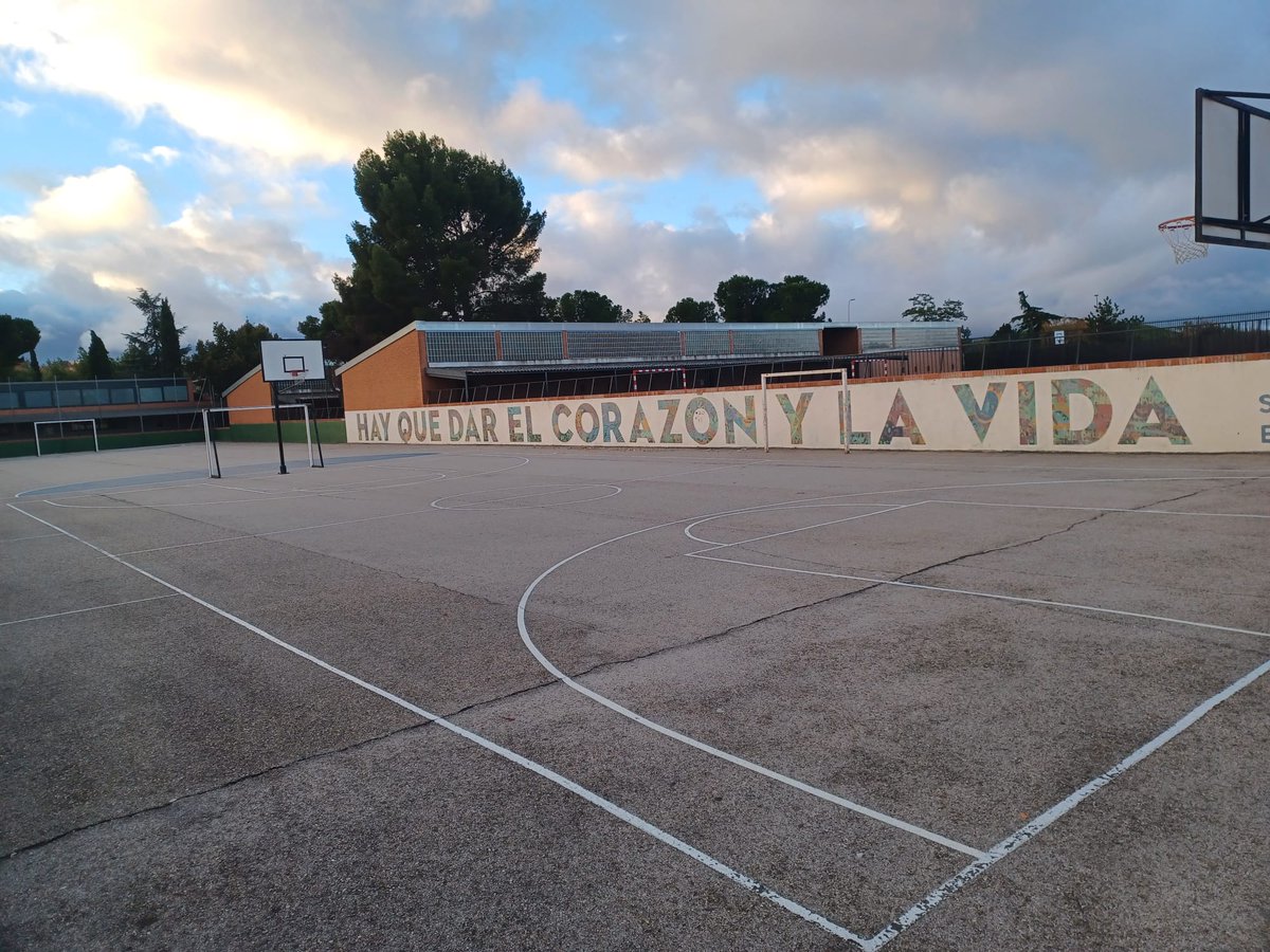 PlataformaMill1's tweet photo. Esta mañana, la @PlataformaMill1
#MillánAstray se prepara para un nuevo reto con la "XXVII Edición de la Carrera por Relevos Tajamar-Torreciudad #500Kms". Salida desde el @ColegioTajamar a partir de las 10.30 horas.

Recuerda que puedes verlo en directo:
https://t.co/F9125n8U1F https://t.co/HnCl5naqC0
