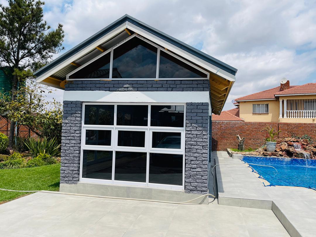 Alumenfitters's tweet photo. Alu-Men Shop Fitters are the wizards of aluminum elegance, turning every construction into a masterpiece. We don’t just build; we sprinkle a little magic and a lot of aluminum expertise! With us, your projects go from “meh” to “wow!” faster than you can say “aluminum alloy.” https://t.co/djfjfKsiFZ