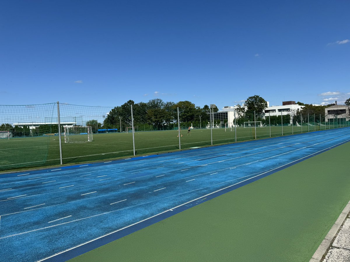 JU_LNP2015's tweet photo. 大学の運動会に研究室メンバーで参加しました。
普段使えないグランドでのイベント楽しかったです。
学生の学生が多い中教員2名入ったチームで3位でした。
企画してくださった中央委員会はじめ学生主体の委員の方々ありがとうございました https://t.co/uK4QtKgBRE