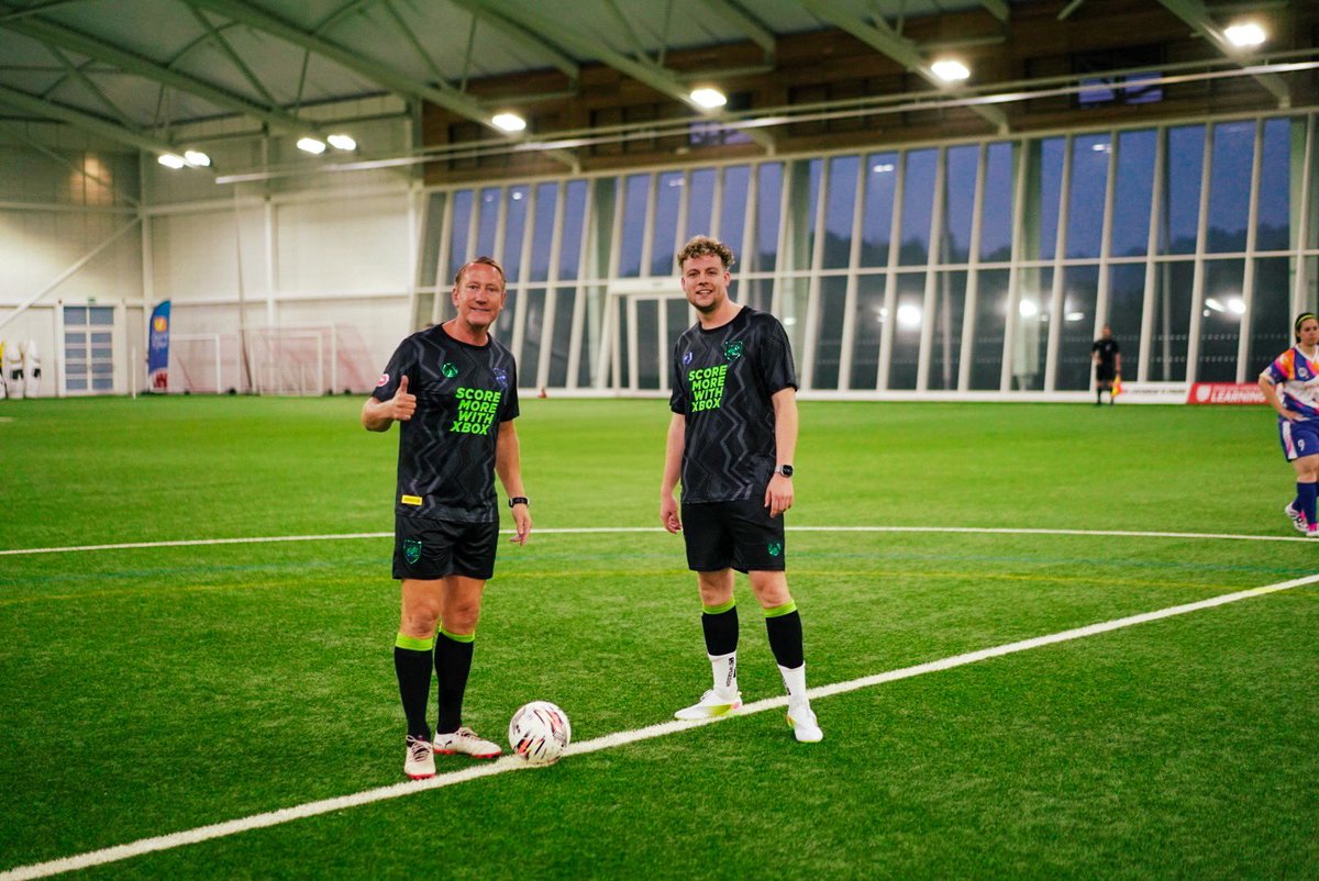 samuelofc's tweet photo. Played with childhood hero @RealRomfordPele
Captained it.
Won it.
#OneBigGame
@SpecialEffect
#ScoreMoreWithXbox https://t.co/7ZJWSRIfVY