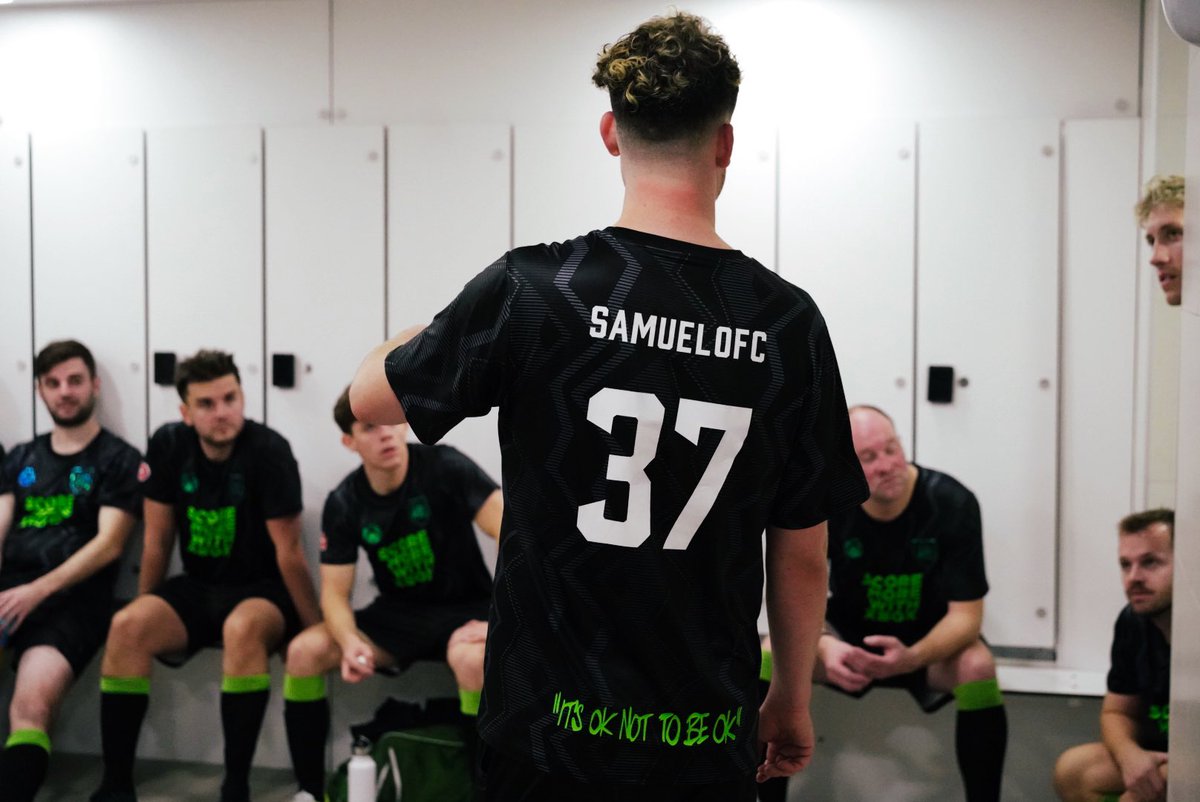 samuelofc's tweet photo. Played with childhood hero @RealRomfordPele
Captained it.
Won it.
#OneBigGame
@SpecialEffect
#ScoreMoreWithXbox https://t.co/7ZJWSRIfVY