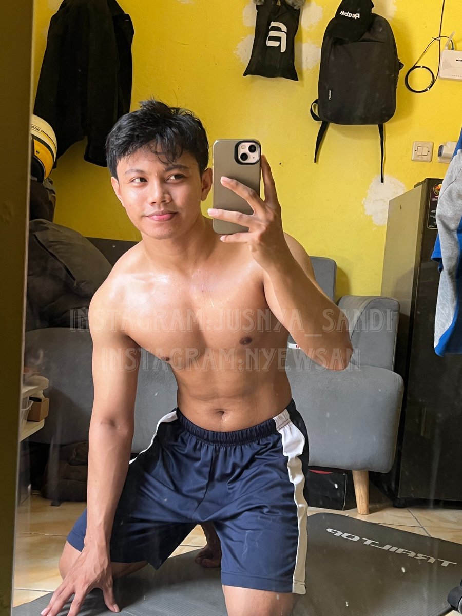 Restday tetap pushup dirumah 💦💦