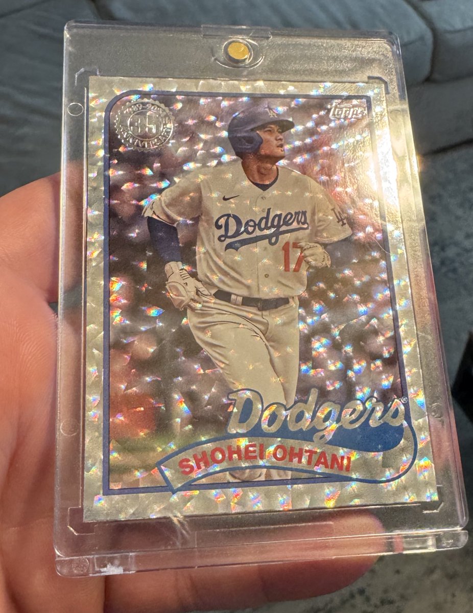casualrips's tweet photo. Don’t really do baseball but had to pick this up before the 50/50 - plus, I love the look of this card!! 
#ohtani  #pc #baseball @Topps https://t.co/bj0JiZvzPk