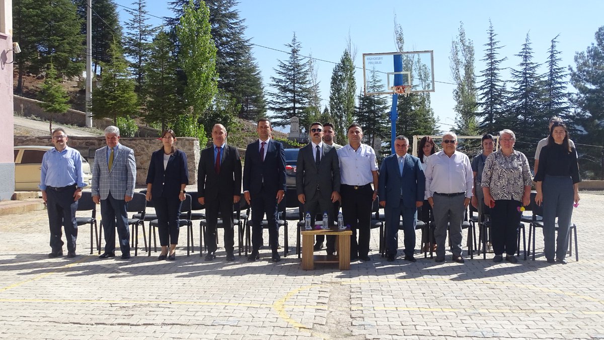 TaskentMEM's tweet photo. 2024-2025 Eğitim Öğretim Yılı İlköğretim Haftası Kutlama Programı Sayın Kaymakamımız Muhammet YÜCETAĞ, Belediye Başkan Yardımcısı Sayın Ali Rıza AKDEDE, İlçe Milli Eğitim Müdürü Sayın Abdullah DÖNMEZ ve Diğer Kurum Amirlerinin katılımı ile MuzafferÖzlen Ortaokulun'da gerçekleşti. https://t.co/cehCughpvo