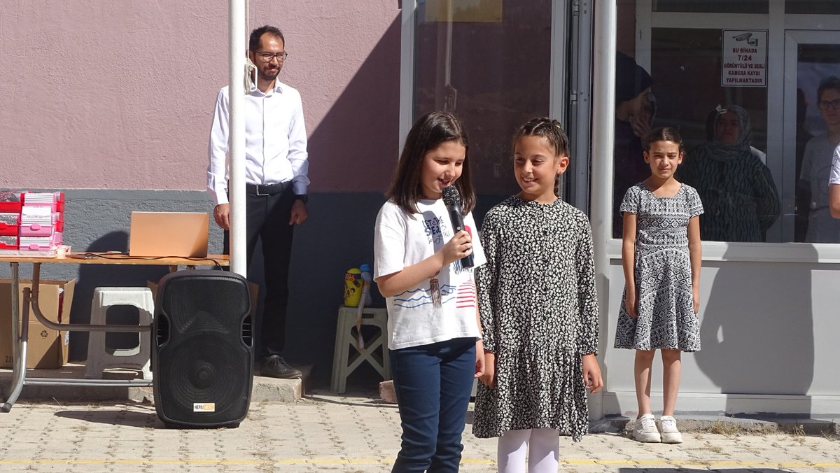 TaskentMEM's tweet photo. 2024-2025 Eğitim Öğretim Yılı İlköğretim Haftası Kutlama Programı Sayın Kaymakamımız Muhammet YÜCETAĞ, Belediye Başkan Yardımcısı Sayın Ali Rıza AKDEDE, İlçe Milli Eğitim Müdürü Sayın Abdullah DÖNMEZ ve Diğer Kurum Amirlerinin katılımı ile MuzafferÖzlen Ortaokulun'da gerçekleşti. https://t.co/cehCughpvo
