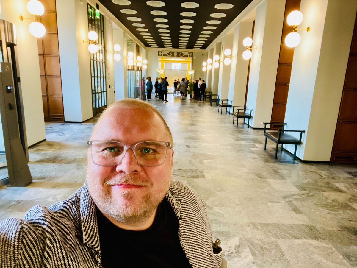 Terveisiä Eduskuntatalolta, jossa Kukunorin <a href="/MarkusRaivio/">Markus Raivio</a> keskusteli kulttuuripoliittisesta selonteosta 15 kulttuurialan etujärjestön kanssa. Viestimme päättäjille 👉 #Kulttuuri on sijoitus yhteiskunnan hyvinvoinnin tulevaisuuteen – taloudellisesti ja sosiaalisesti!  #hyvinvointi