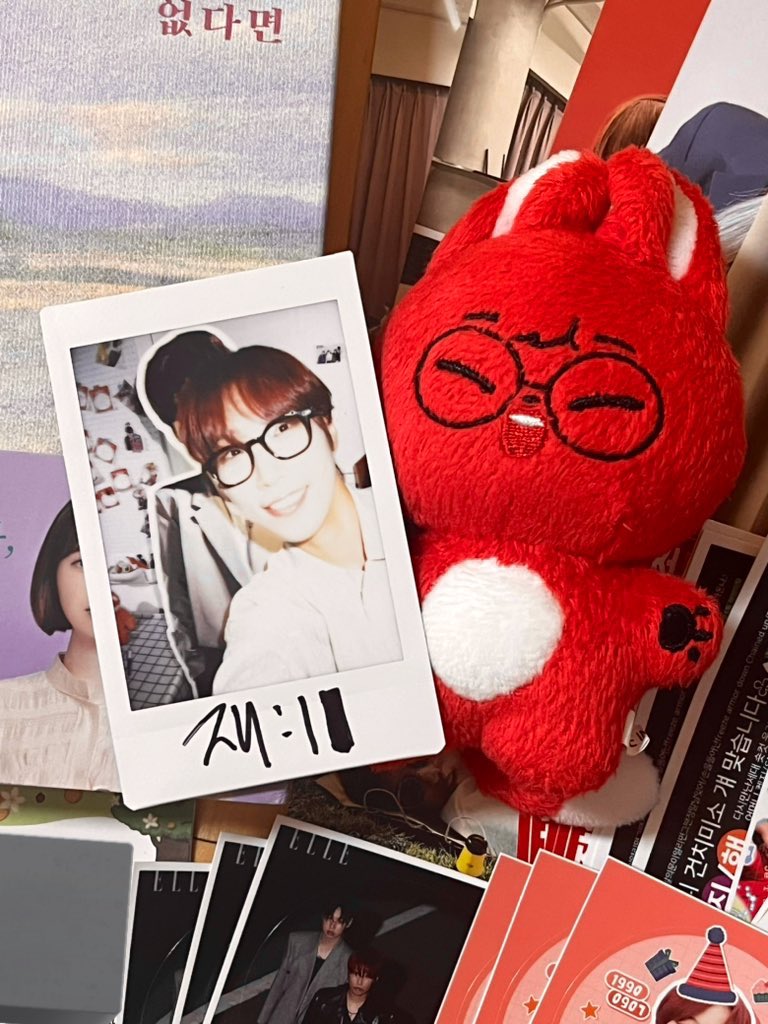 재재언니와 30분 차이로 도착해 사인 못 받은 설움 다 풀렸습니다,,너무너무 예쁘구 귀여워요ㅜㅜ책도 잘 읽겠습니다 재재언니 따라가려면 열심히 독서해야죠ㅎㅎ
진짜 <a href="/JJHBD_2024/">2024 JAEJAE's Universe</a> 다시한번 감사하구 내년에도 잘 부탁드려용🫶🏻(ㅎㅎ) 알랍뷰!!