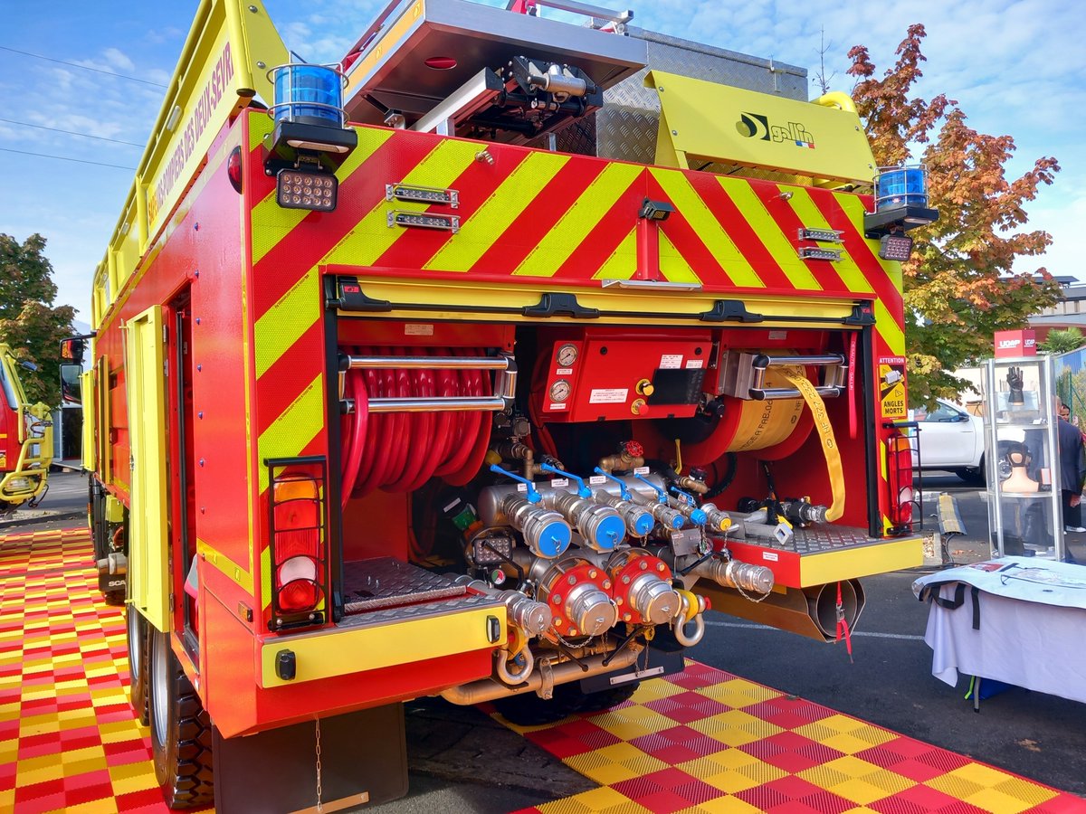 teambestioles's tweet image. #CNSPF2024

La 🌧 ne va pas empêcher la @teambestioles de vous présenter quelques camtars présents sur le @cnspf2024 et en particulier ceux du pacte capacitaire 😉

1er arrêt de la journée avec le #CCFS 🚒 @ScaniaFrance #Gallin du @SDIS79 conforme au référentiel de la #DGSCGC 🇨🇵