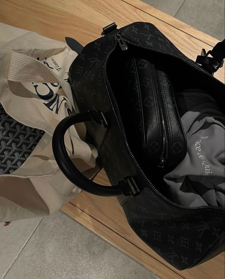 cjmtwo's tweet image. why must i suffer in this chaos every year 🤦🏻