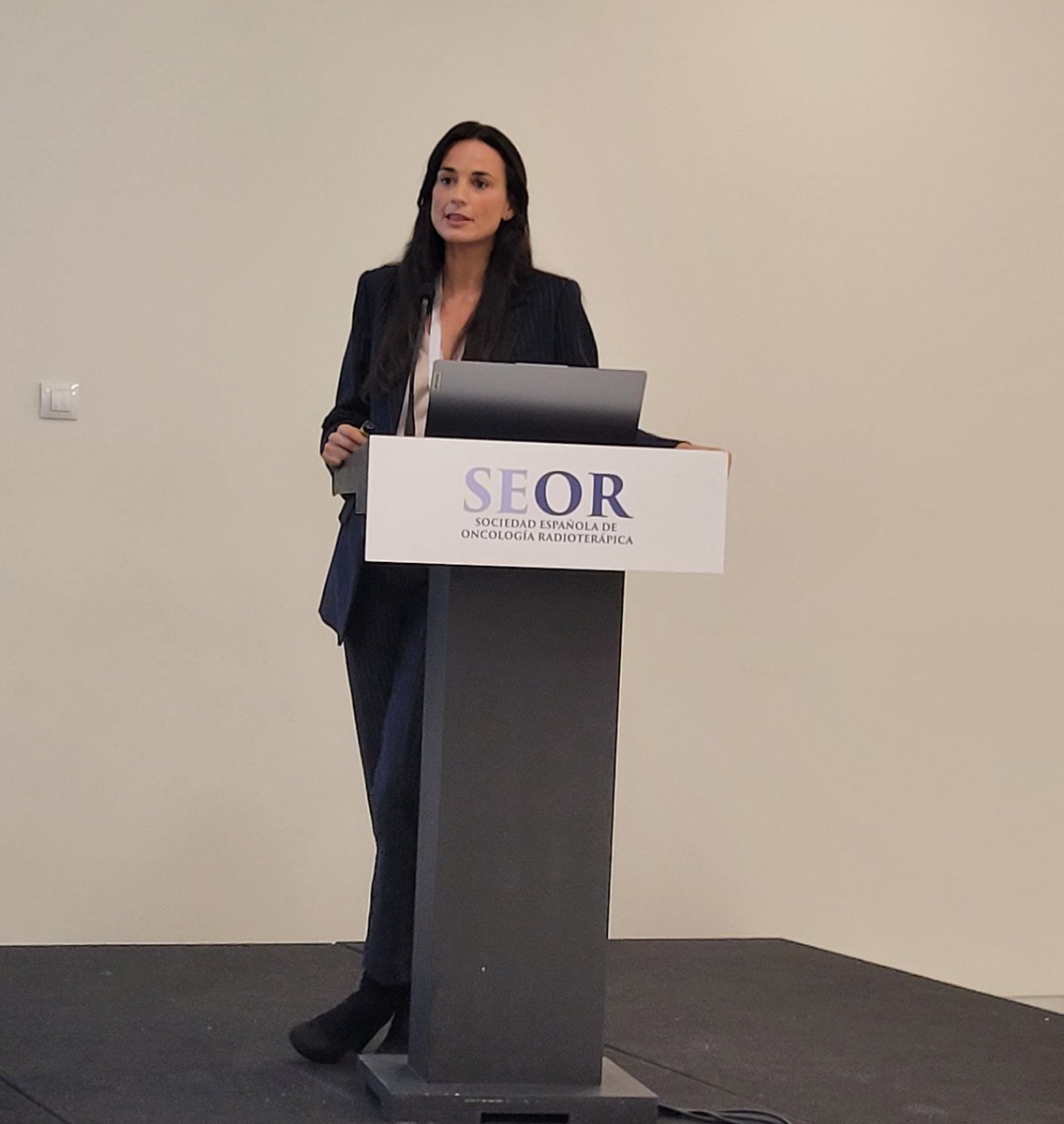 HUPHRadOnc's tweet image. Brillante exposición sobre los resultados a largo plazo en pacientes con micosis fungoide tratados con irradiación cutánea total por @R_Benlloch.@SEOR_ESP. #congresoseor2024.