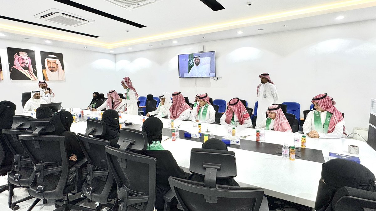 taifhealth's tweet photo. سعادة مدير فرع وزارة الصحة الدكتور سمير الشهراني يستقبل عدد من مشرفي ومشرفات تعليم الطائف يرافقهم فريق من الطلاب والطالبات في اولى زياراتهم لمدراء الجهات الحكومية بهدف الاطلاع على مسيرتهم التعليمية والمهنية كنماذج وقدوات وطنية ومهنية مشرفة .. وتعزيز القيم الوطنية في نفوسهم . https://t.co/8M9yGaMz73