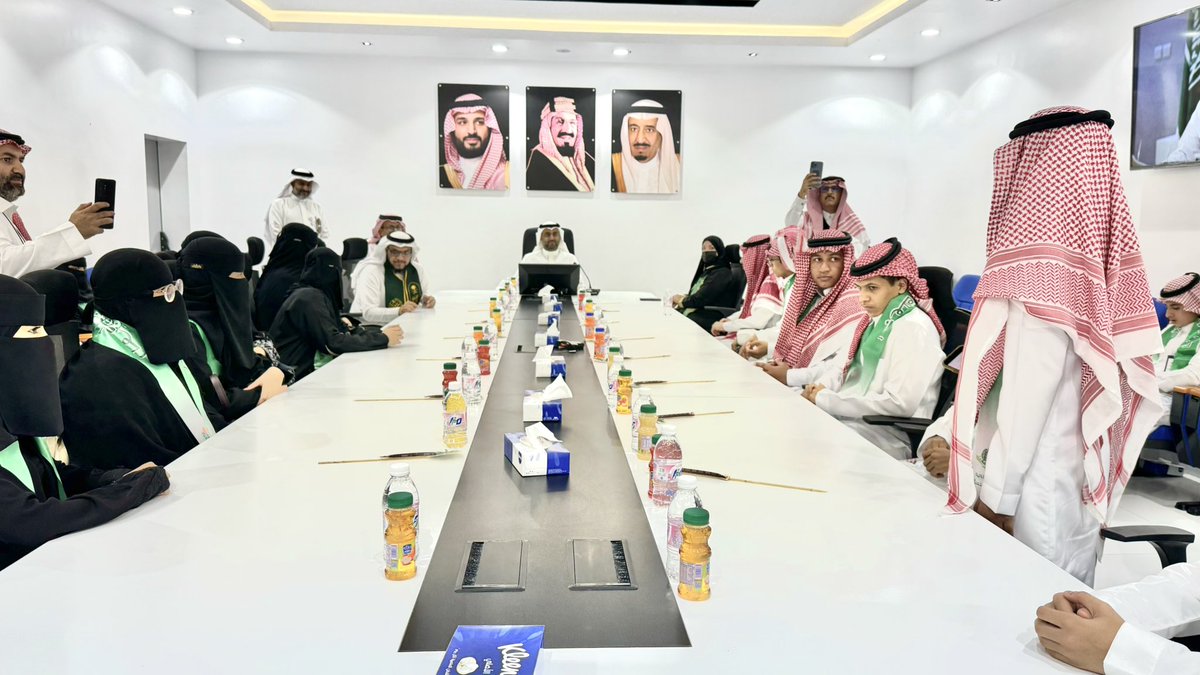 taifhealth's tweet photo. سعادة مدير فرع وزارة الصحة الدكتور سمير الشهراني يستقبل عدد من مشرفي ومشرفات تعليم الطائف يرافقهم فريق من الطلاب والطالبات في اولى زياراتهم لمدراء الجهات الحكومية بهدف الاطلاع على مسيرتهم التعليمية والمهنية كنماذج وقدوات وطنية ومهنية مشرفة .. وتعزيز القيم الوطنية في نفوسهم . https://t.co/8M9yGaMz73