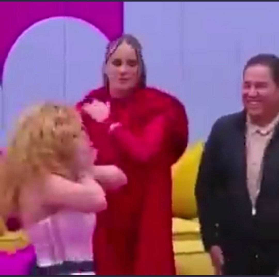 rxmxli's tweet photo. Para que vean quien fue el realmente feliz de ver que Brillos Brigitte #TeamBrigitte se iba. Para que no anden inventando. Pero ahí van apoyando a la persona equivocada 🔥🔥🔥
#LaCasaDeLosFamosos
#LaCasaDeLosFamososMx #LCDLFMX #LaCasaDeLosFamososMx2 #LCDLFMX2 https://t.co/N08XaYDbdr