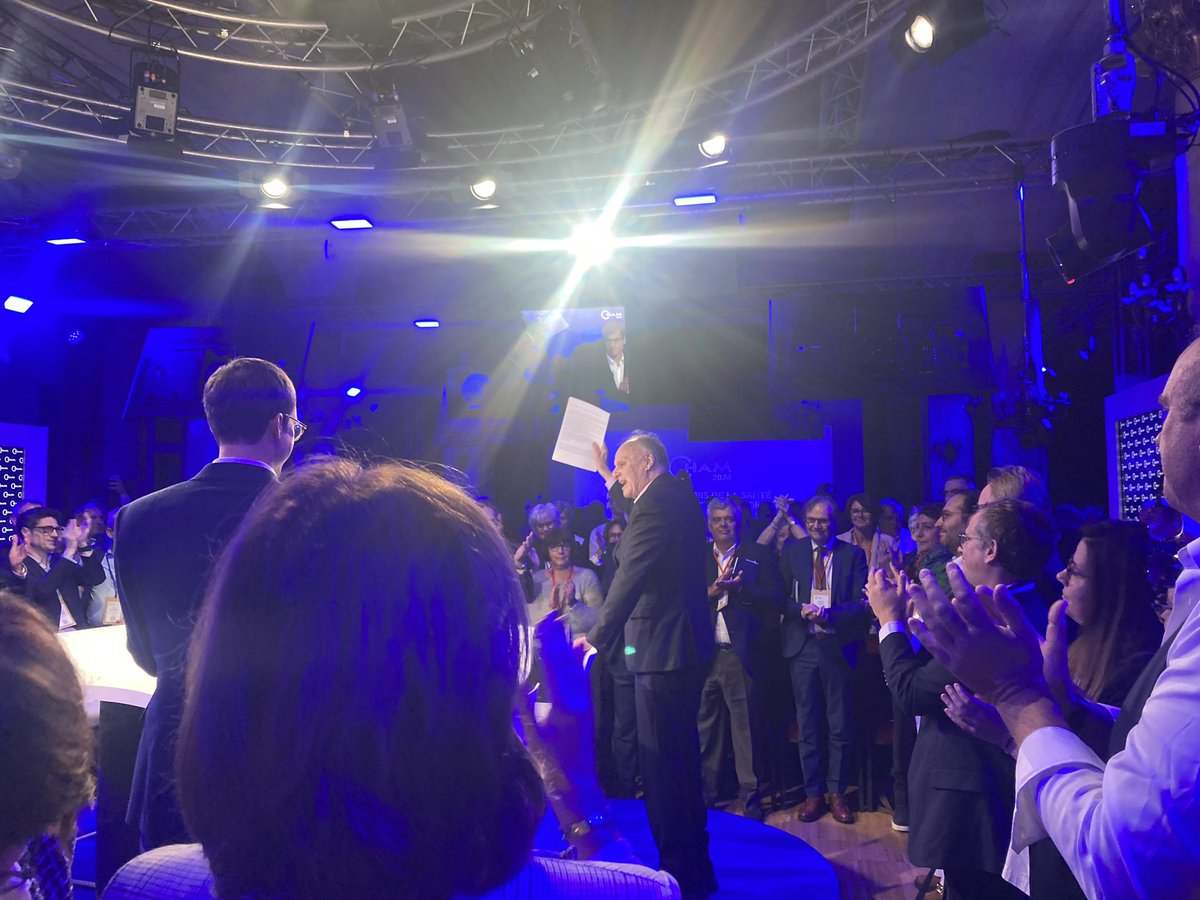 Une ouverture sous le signe de l’émotion ce matin pour la convention #CHAM2024: standing ovation pour le Pr Guy Vallancien qui après 16 éditions annonce qu’il va passer la main. Merci et bravo Guy!