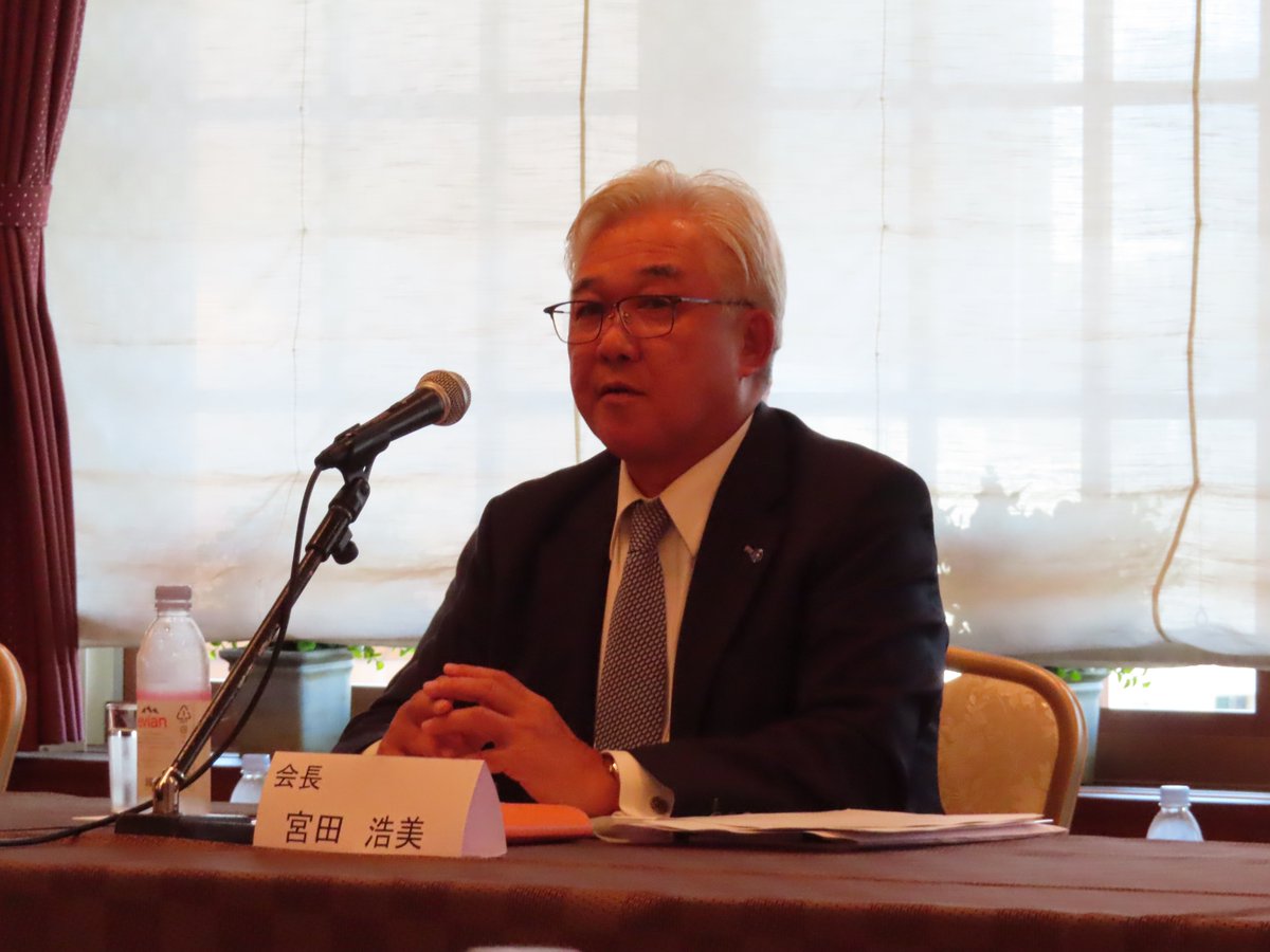 WE_MOVE_meds's tweet photo. 本日、卸連の記者会見が行われました。
主な議題は、令和5年度「医薬品卸売業の経営概況」について
宮田会長より「売上、収益ともに数値的には伸びているが、新型コロナ以前の水準までは回復しておらず、未だ大変厳しい状況にある」との説明がありました。
#WE_MOVE
#医薬品卸から医薬流通産業へ https://t.co/JGa5sXz7iE