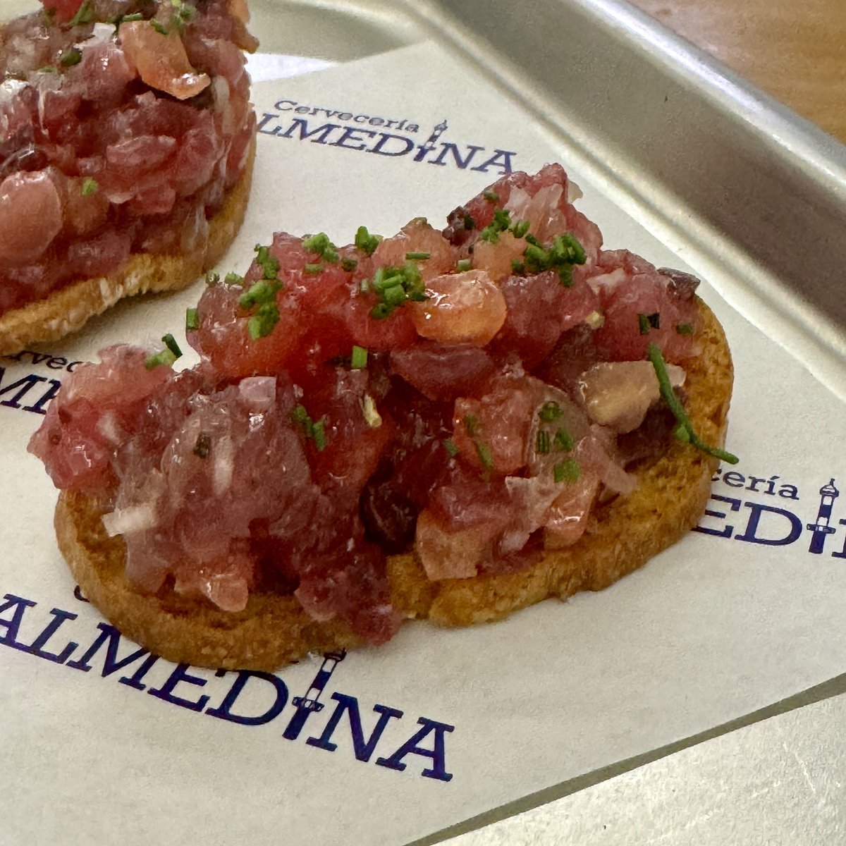 Canapé de Bonito del Sur 💥💥💥
<a href="/CSalmedina/">Cerveceria Salmedina</a> #sevilla
#tapss #sevillatapas #azahartapas
