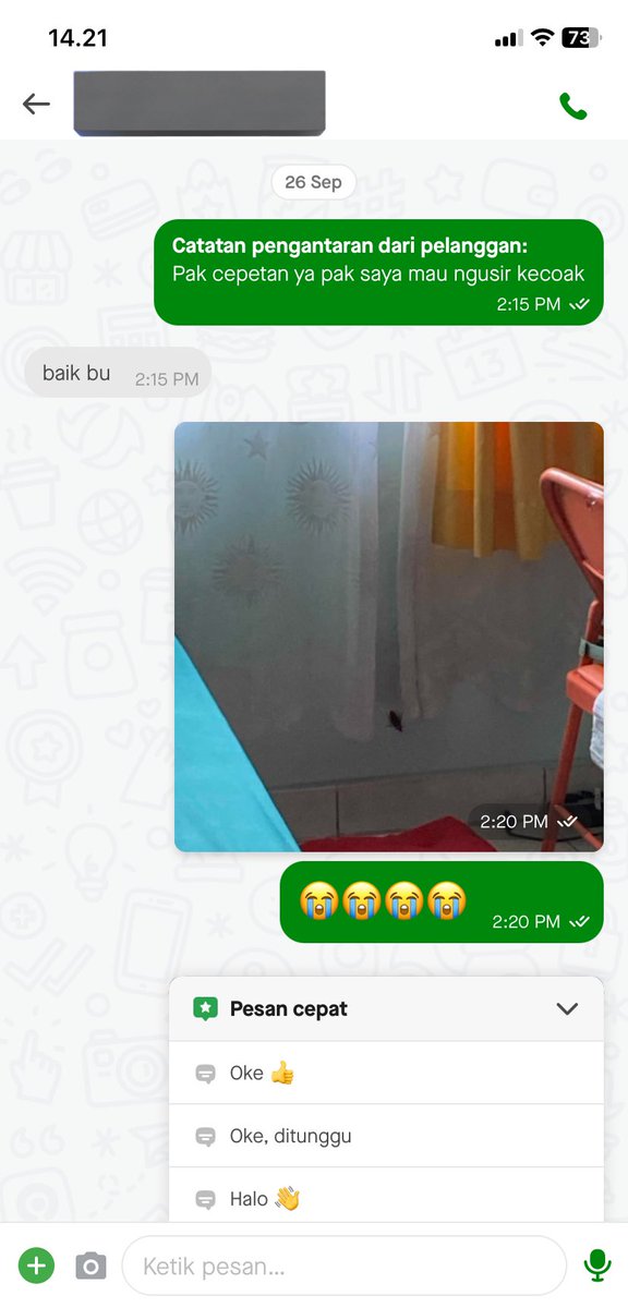 EvarieBern's tweet photo. Ketika panik dikamar tiba2 ada kecoa, gak ada semprotan Baygon/Hit dan auto ngechat tukang gomart buat titip beliin… 😭😭😭😭
#EvarieDaily #Kecoak https://t.co/Rue6yZFOFF